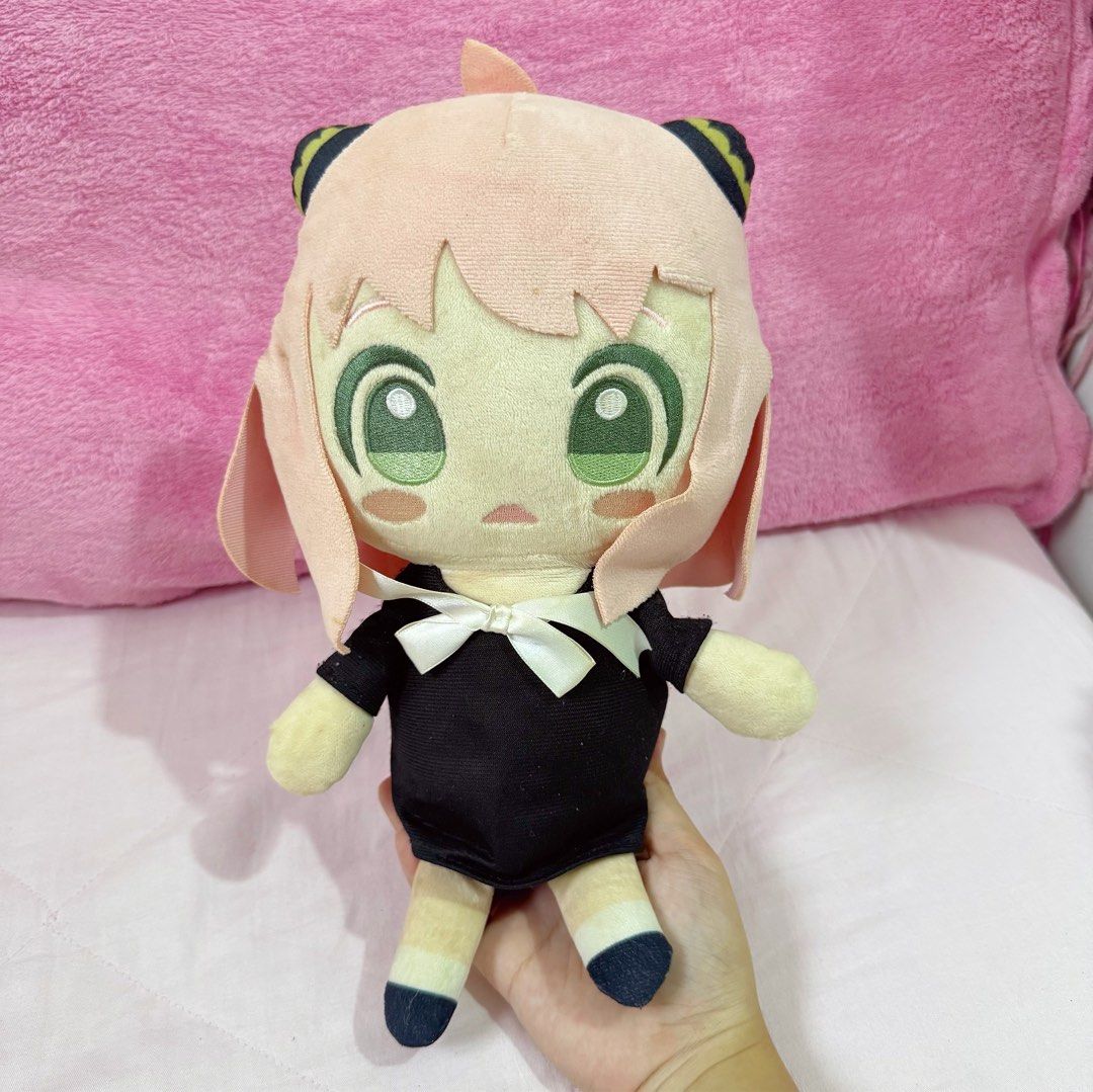 Spy x Family “Anya” Medium Plush (Category: Plushies & Soft Toys) located in Manila. Submitted by ashyyel_ (Listing ID 1463680818, Image 1). Description: sign of used.