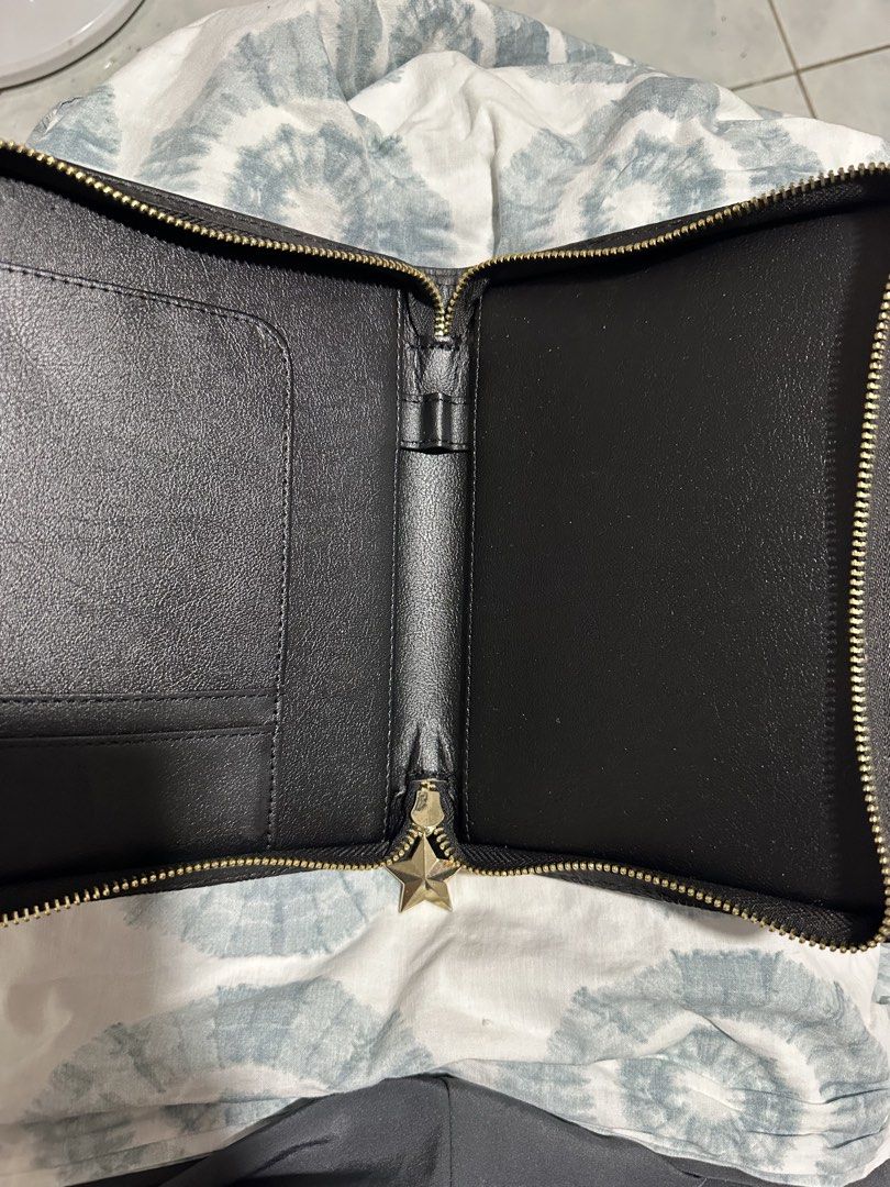 Stabucks Holiday 2022 Organizer (black) (Category: Stationery & School Supplies) located in Marikina City. Submitted by lainegrio (Listing ID 1463639478, Image 2). Description: Rfs: Decluttering Starbucks Holiday Tradition 2022 Organizer (planner not included) in basic black MOP - Gcash MOD - Lalamove, Grab express, JnT.