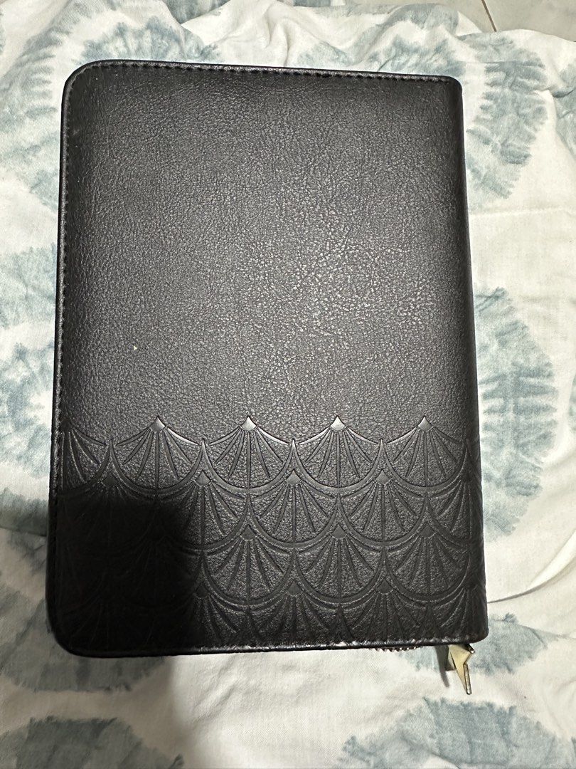 Stabucks Holiday 2022 Organizer (black) (Category: Stationery & School Supplies) located in Marikina City. Submitted by lainegrio (Listing ID 1463639478, Image 3). Description: Rfs: Decluttering Starbucks Holiday Tradition 2022 Organizer (planner not included) in basic black MOP - Gcash MOD - Lalamove, Grab express, JnT.