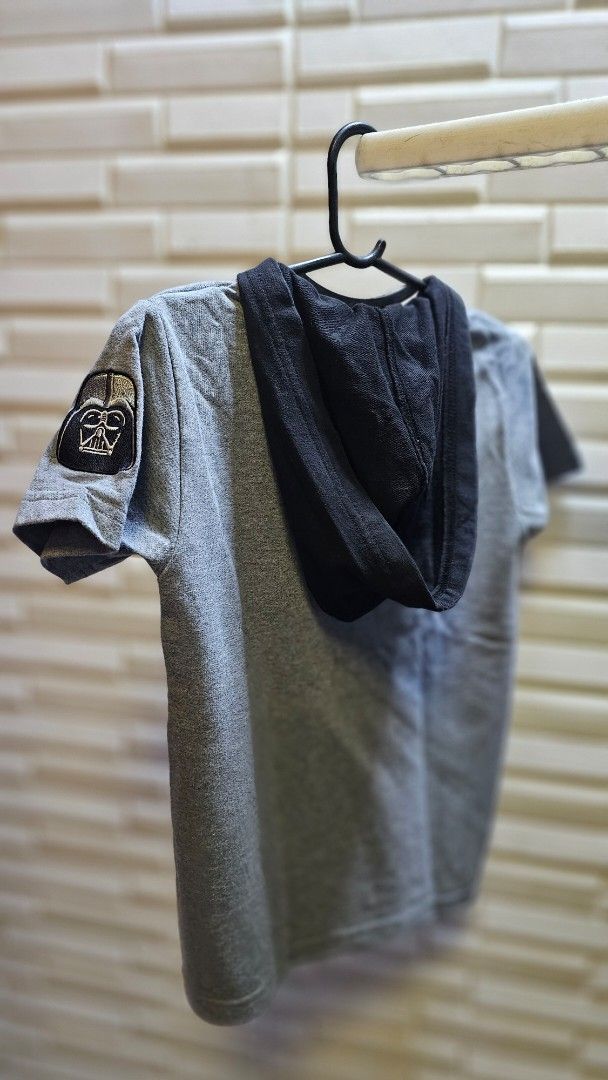 Star Wars Grey T-Shirt with Darth Vader Patch - Size 8 (Category: Shirts) located in Quezon City. Submitted by dawnest (Listing ID 1463642394, Image 2). Description: - Grey Star Wars T-shirt - Features iconic Star Wars logo with red stripe - Cool Darth Vader patch on sleeve - 14.5 inches width, 20 inches length - Size 8 - Ideal for any Star Wars enthusiast.