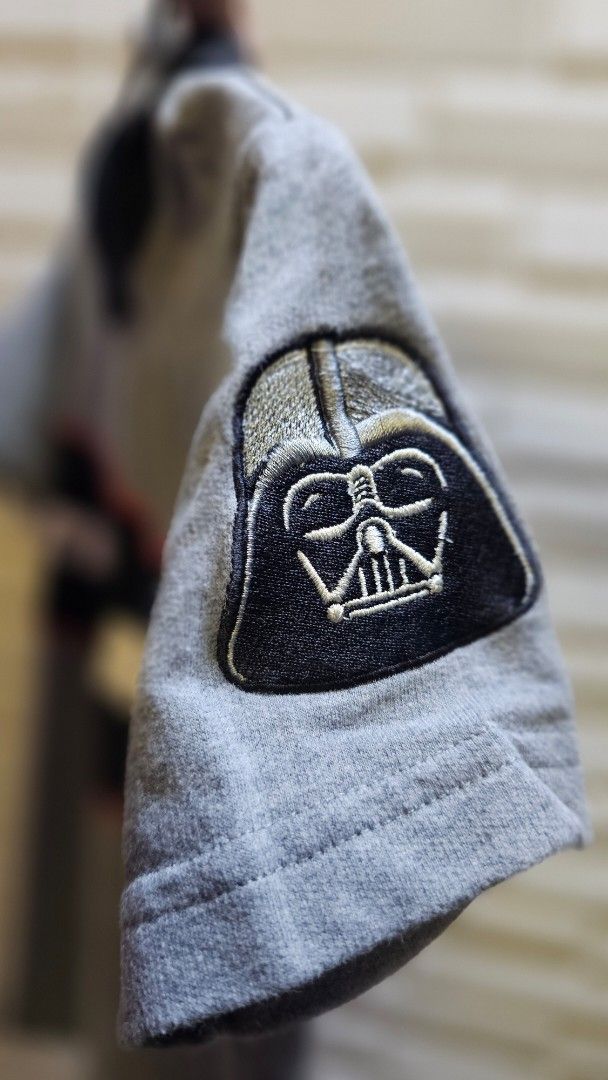 Star Wars Grey T-Shirt with Darth Vader Patch - Size 8 (Category: Shirts) located in Quezon City. Submitted by dawnest (Listing ID 1463642394, Image 3). Description: - Grey Star Wars T-shirt - Features iconic Star Wars logo with red stripe - Cool Darth Vader patch on sleeve - 14.5 inches width, 20 inches length - Size 8 - Ideal for any Star Wars enthusiast.