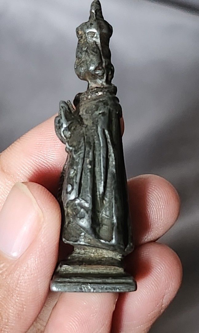 Statuette Rare STO. NINO (Category: Religious Items) located in Cebu City. Submitted by cebushopforless (Listing ID 1463598333, Image 3). Description: century old statuette sto. nino.