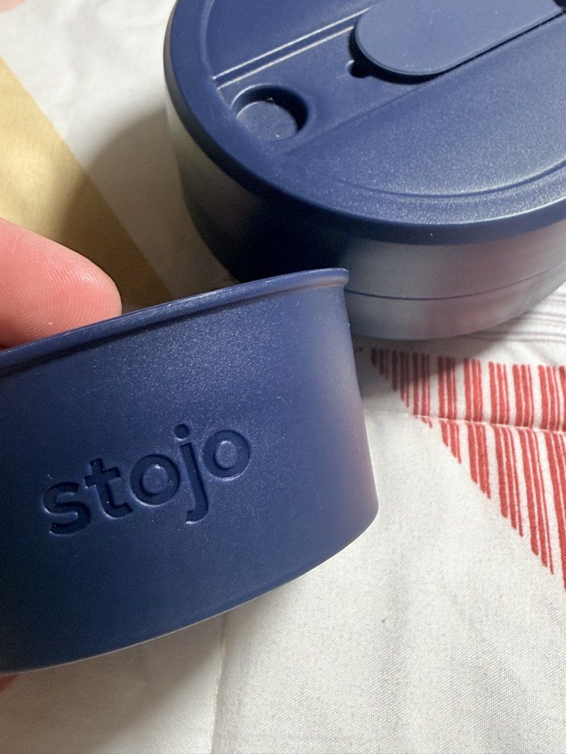 Stojo Navy Blue Collapsible Silicone Cup (Category: Water Bottles & Tumblers) located in Quezon City. Submitted by closetcleanupbyla.esq (Listing ID 1463695780, Image 2). Description: - Navy blue Stojo collapsible cup - Made of durable silicone - Includes a secure lid and a comfortable grip band - Folds down flat for ultimate portability and easy storage - Perfect for coffee, tea, and other beverages on the go - Reusable and eco-friendly alternat