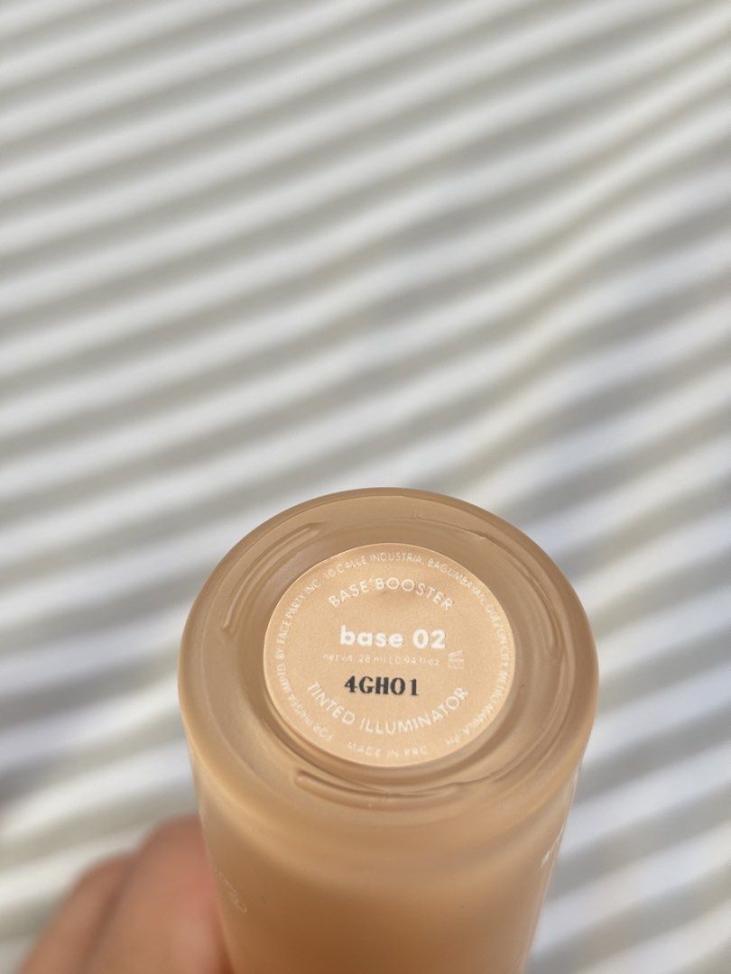 Sunnies Face Base Booster Tinted Illuminator - Base 02 (Category: Makeup) located in Pasig City. Submitted by anything.pre_loved (Listing ID 1463577702, Image 3). Description: - Sunnies Face Base Booster Tinted Illuminator - Shade: Base 02 - Multi-use product: Tinted illuminator - Size: 28ml / 0.94 fl oz - Used only once.