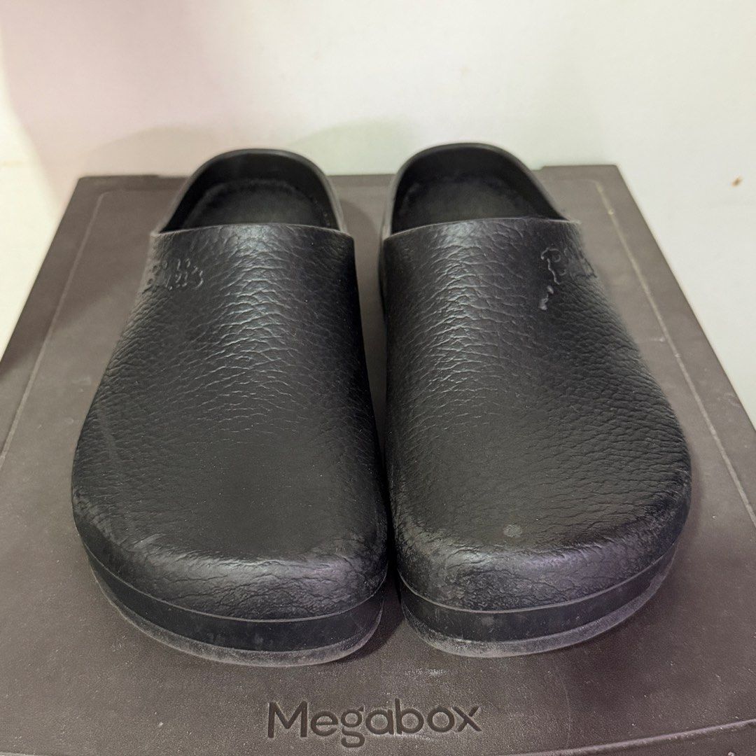 Super Birki - Black (Category: Slippers & Slides) located in Butuan. Submitted by hwthomz (Listing ID 1463556644, Image 2). Description: Size 10/43/280 Bought at Res Toe Run (4,590). Without original box. Perfect for chefs, barbers, and jobs that demand long standing for hours..