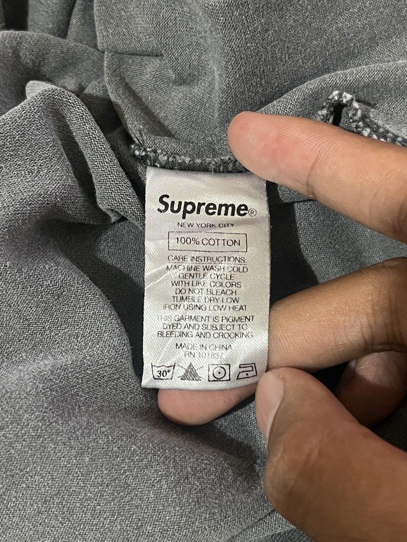 Supreme Pocket Tee Script S/S19 (Category: Tshirts & Polo Shirts ) located in Zamboanga. Submitted by youngstunna777 (Listing ID 1463673930, Image 3). Description: Large fittings Authentic overdyed pocket tee ss19 washed colorway.