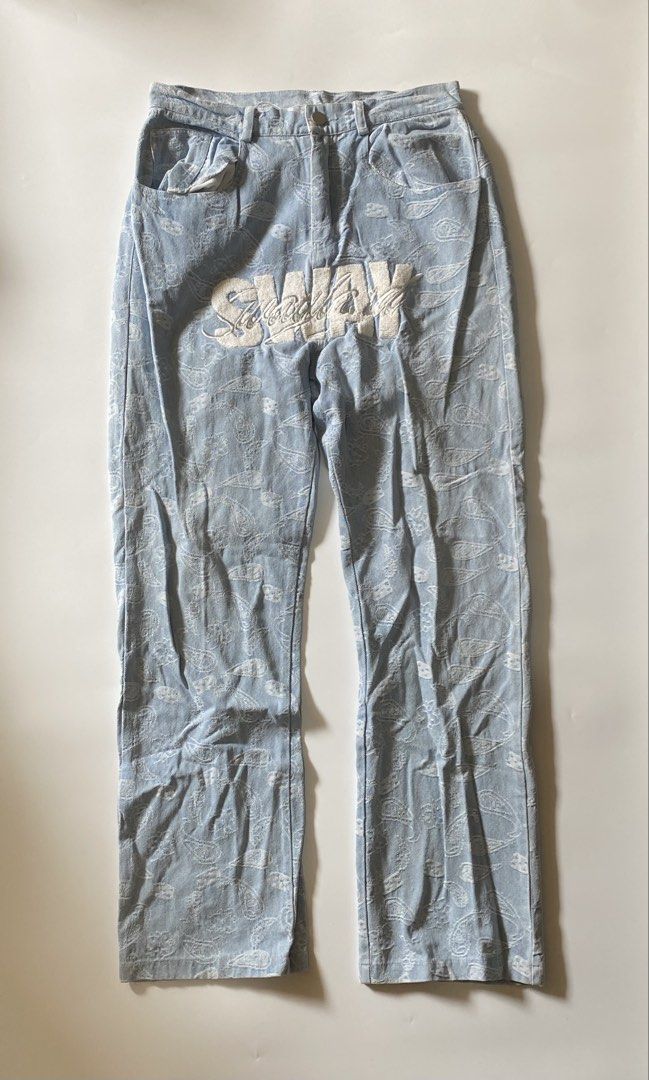 Sway Bandana Patterned Y2K Light Blue Denim Jeans (Category: Jeans) located in Makati City. Submitted by la_femme_by_bncks (Listing ID 1463644524, Image 2). Description: Length 39 Waist 28 Hem 7.5 Measured it by inches P450 Issue: N/A This is a pre-loved/thrifted items and may show minor signs of issue due to its vintage nature. Kindly manage expectations. No refunds or exchanges will be accepted. 📍Pasay City DM for inquiries..