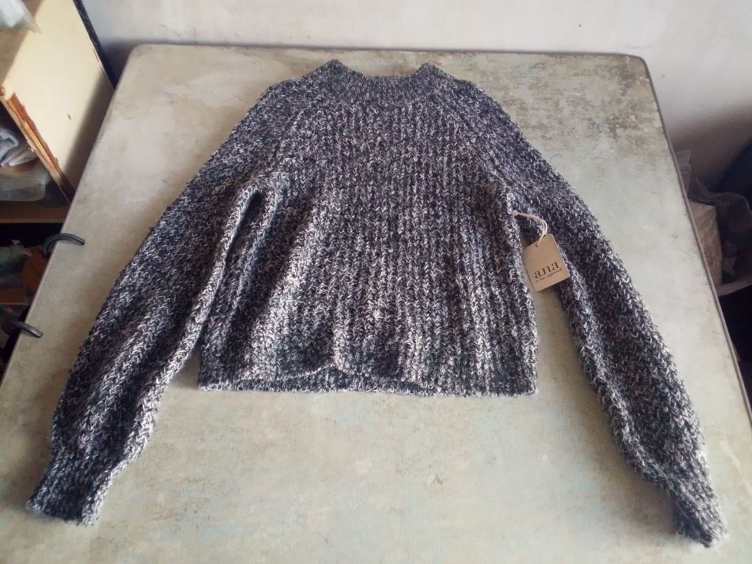 Sweater US BNEWTAG (Category: Coats, Jackets and Outerwear) located in Los Banos. Submitted by mania-62906 (Listing ID 1463597163, Image 1). Description: Authentic. US Extra Small. Grey.