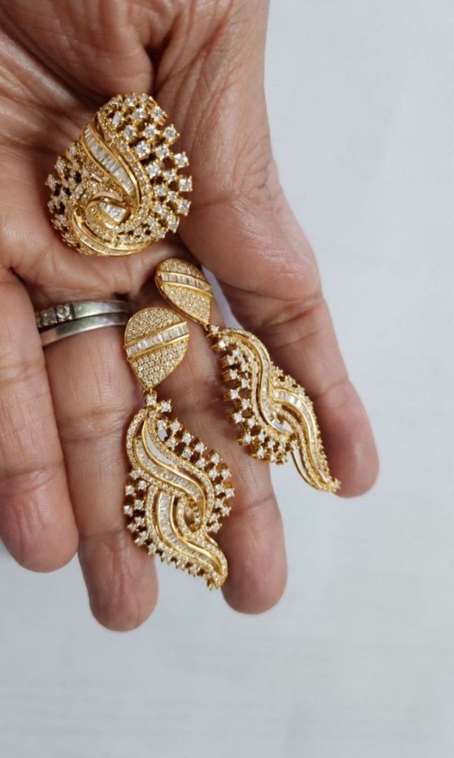 Swirl Diamond Set (Category: Jewelry) located in Santiago. Submitted by bgoldia (Listing ID 1463693410, Image 2). Description: 14k YG 8ctw Natural Diamond size 7 22.7grams.