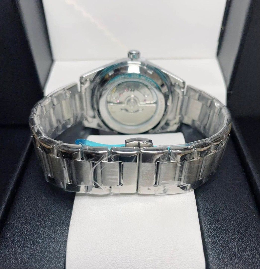 TAG Hever, Carrera Calibre 5 "Open Back😱‼️ (Category: Activewear) located in Manila. Submitted by streetwear2021 (Listing ID 1463609601, Image 2). Description: They called it: The perfect casual watch. 40mm dial for easy wear, Slim Bezel Automatic Movement "Open back" ~All copyrights and trademarks reserve to the original brand owner. ❌️Orig price 60k❌️ 🏷Sale for Only 1,499 ✅️ With Premium Box ✅️ With Paperbag Top-graded Quality 🫶🏻⌚️ We Ship 