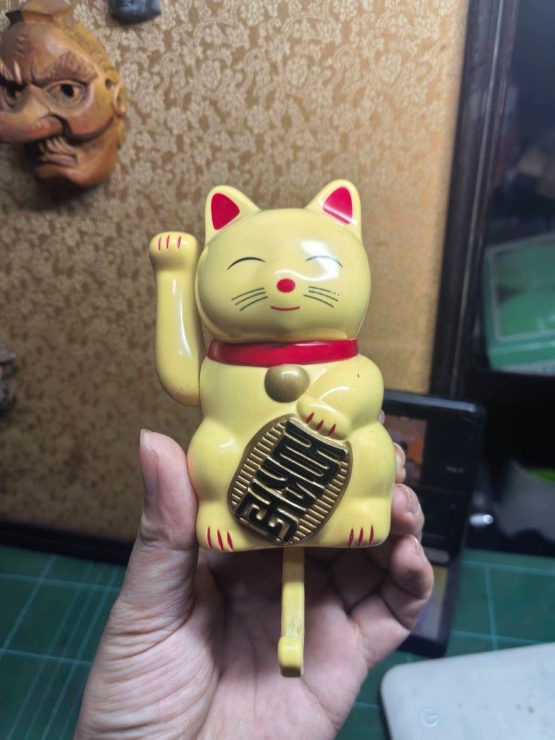 Talking Maneki-neko Key Holder (Category: Other Home Decor) located in Cebu City. Submitted by dudes_villanueva (Listing ID 1463598997, Image 1). Description: Talking Maneki-neko Key Holder In good working condition - 2pcs AA battery operated (not included for demo).