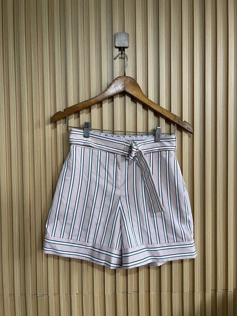 Ted baker (Category: Shorts) located in Lipa City. Submitted by thyra06 (Listing ID 1463662773, Image 1). Description: Ted baker w/belt good as new size 25/28.