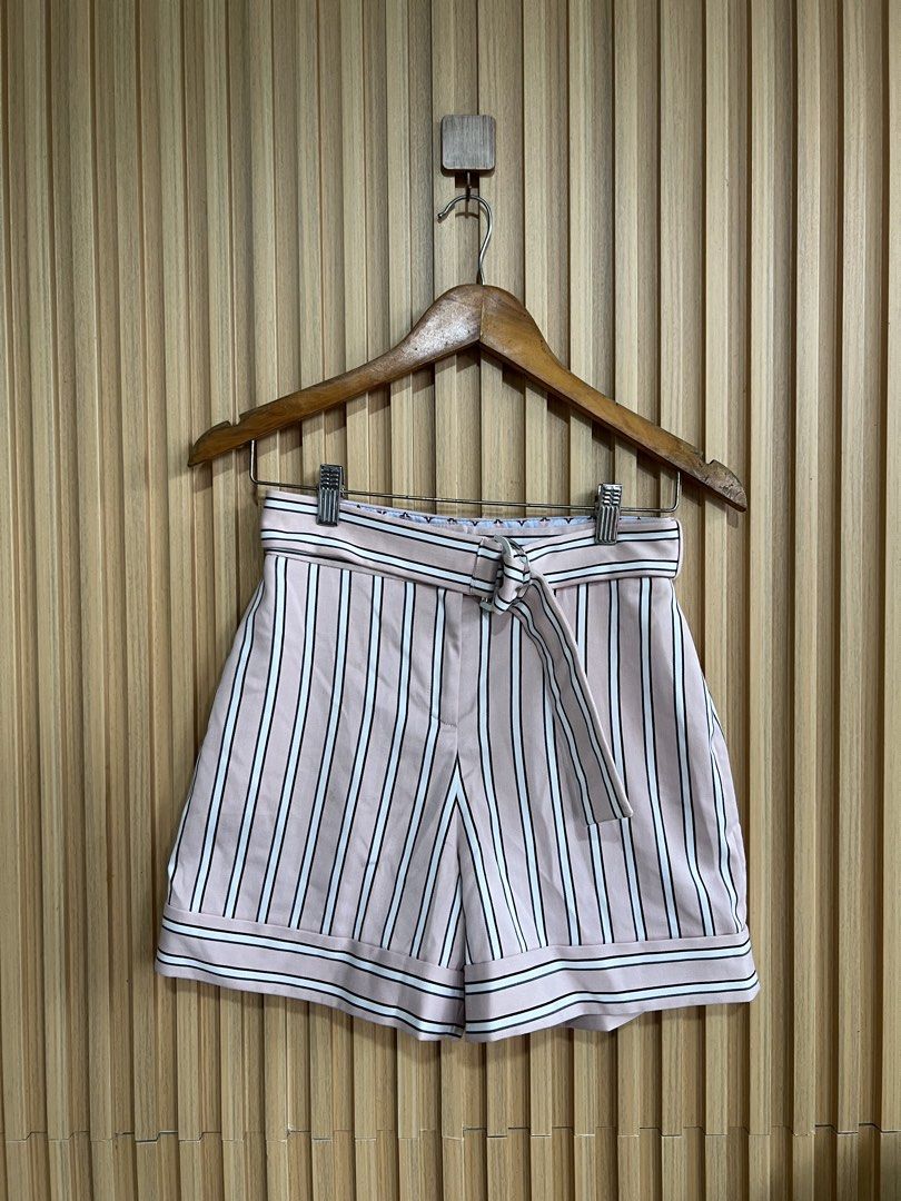 Ted baker (Category: Shorts) located in Lipa City. Submitted by thyra06 (Listing ID 1463662773, Image 2). Description: Ted baker w/belt good as new size 25/28.
