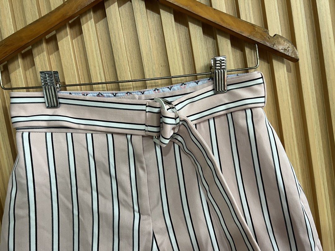 Ted baker (Category: Shorts) located in Lipa City. Submitted by thyra06 (Listing ID 1463662773, Image 3). Description: Ted baker w/belt good as new size 25/28.