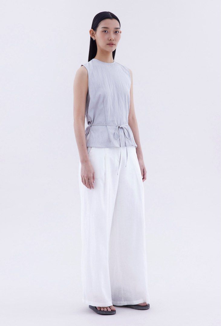 The Editor’s Market Meagan Open Back Drape Top (Category: Sleeveless) located in Las Pinas. Submitted by winteeer (Listing ID 1463599984, Image 3). Description: 1pc 2000 2pcs 1975 3pcs 1950 MEASUREMENTS: BUST 33” LENGTH 22.5”.