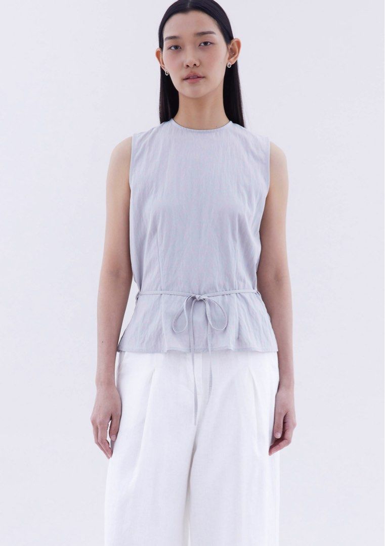The Editor’s Market Meagan Open Back Drape Top (Category: Sleeveless) located in Las Pinas. Submitted by winteeer (Listing ID 1463599984, Image 2). Description: 1pc 2000 2pcs 1975 3pcs 1950 MEASUREMENTS: BUST 33” LENGTH 22.5”.
