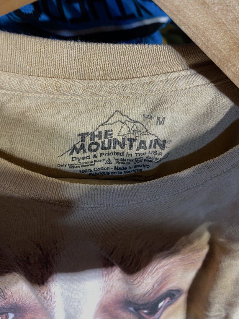 THE MOUNTAIN SHIRT (Category: Tshirts & Polo Shirts ) located in San Pablo. Submitted by genesisllo24149 (Listing ID 1463664977, Image 3). Description: THE MOUNTAIN SHIRT LENGTH -> 29 WIDTH -> 20.5 ISSUE -> NONE CONDITION -> GOOD DM TO PURCHASE 📥 DISCLAIMER: - Please manage your expectations, posted items are preloved, used & thrifted -Actual color may vary due to lighting -Flaker will be posted.