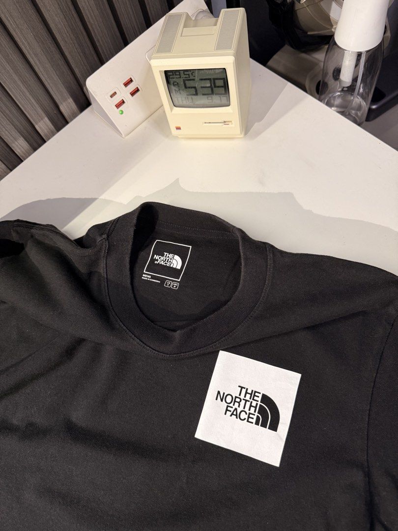 The North Face (Category: Activewear) located in Bulacan. Submitted by jomar_0705 (Listing ID 1463594926, Image 3). Description: The North face Small on tag W20.5 L25.5 Excellent No issue.