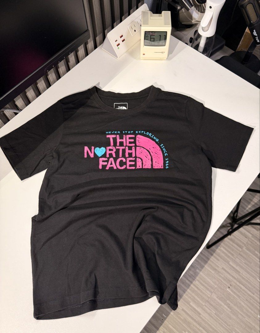 The North Face (Category: Activewear) located in Bulacan. Submitted by jomar_0705 (Listing ID 1463596161, Image 2). Description: The North Face Small W18 L24.5 Excellent No issue.