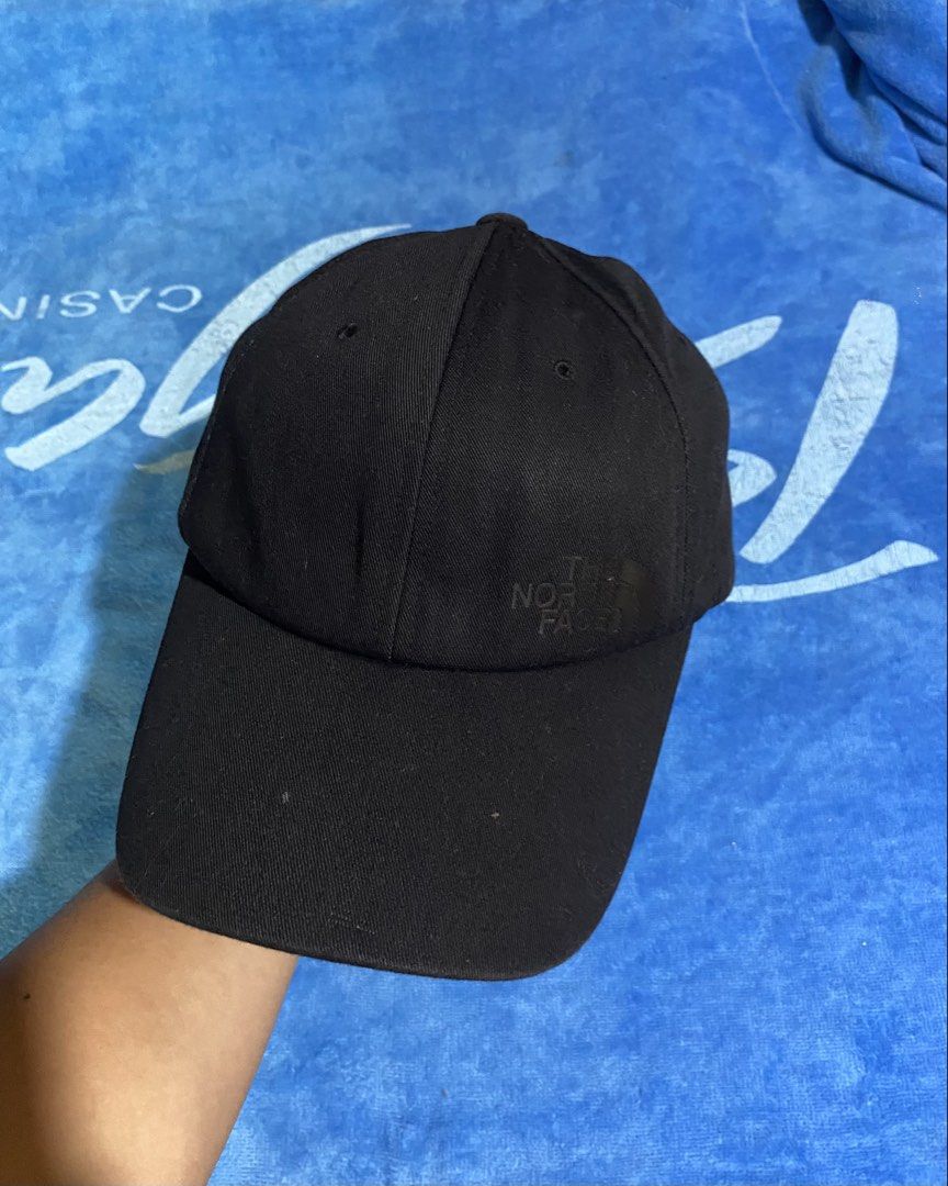 The North Face hat (Category: Caps & Hats) located in Cebu City. Submitted by jerianix (Listing ID 1463612889, Image 2). Description: The north face dadhat Size medium Good condition No issues .