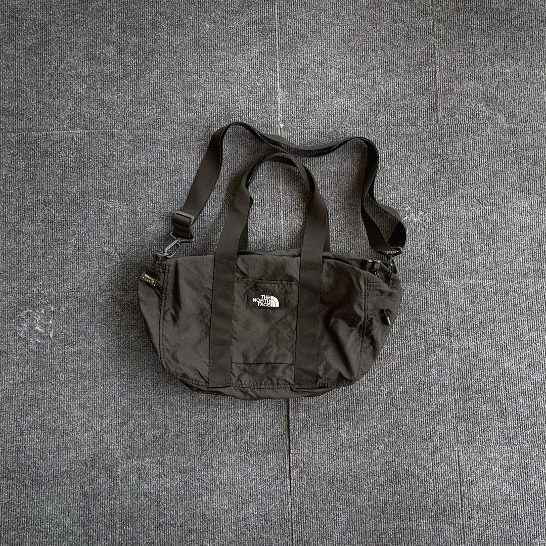 The North Face Sling bag (Category: Sling Bags) located in Mandaue City. Submitted by beeryanni (Listing ID 1463666271, Image 1). Description: THE NORTH FACE Width: 18 Length: 12 No issue.