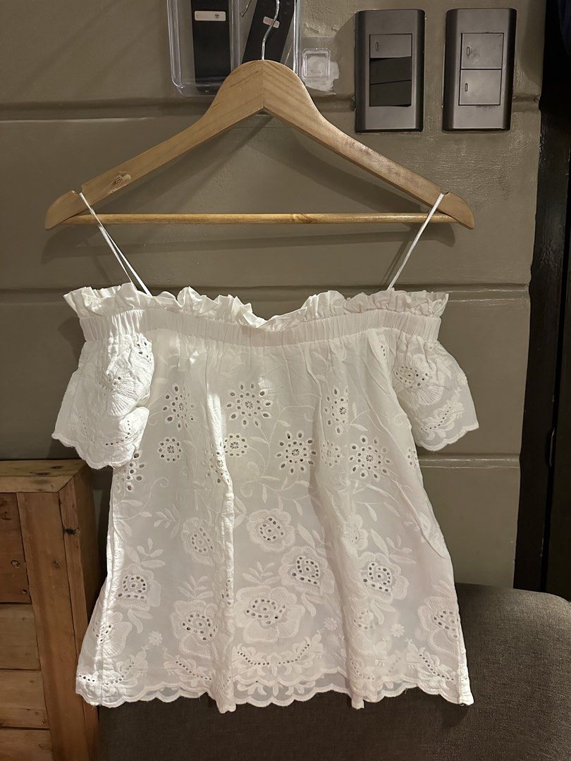 The Studio White Eyelet Off-Shoulder Top Size S (Category: Blouses) located in Caloocan City. Submitted by kristel3094 (Listing ID 1463661719, Image 1). Description: - White off-shoulder top from The Studio - All-over eyelet embroidery - Elasticated neckline with ruffled trim - Short sleeves with ruffled cuffs - Breezy and cute for summer - Size S.