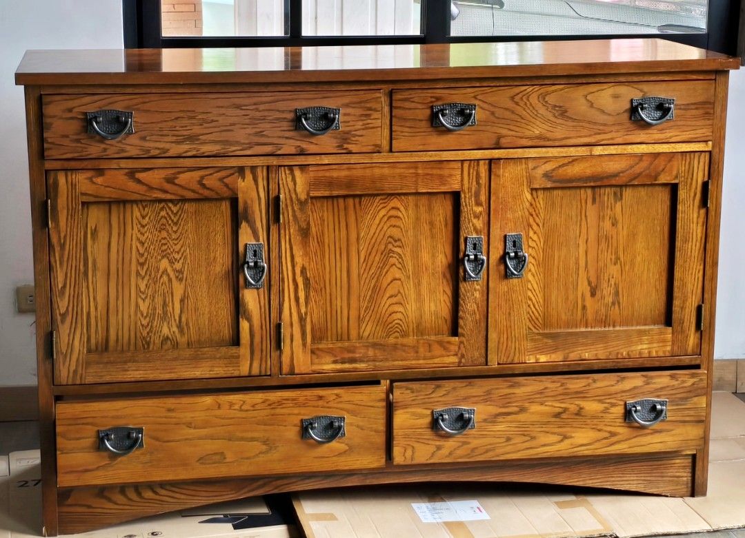 Thomasville Solid Oak Sideboard Cabinet (Category: Shelves, Cabinets & Racks) located in Quezon City. Submitted by bestbaiz (Listing ID 1463617406, Image 2). Description: -AI image for size reference Minimal scratches and scuffs consistent with normal use; Back panel has minor tear on wood design sticker cover Clean interiors, smooth drawers; - Classic American in honey oak finish - Ample storage with multiple drawers and cabinet doors - Dark, an