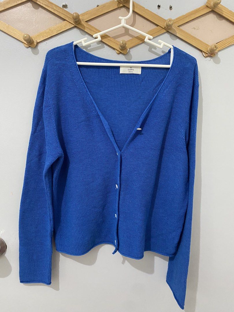 THRIFTED BLUE CARDIGAN (Category: Longsleeves) located in Caloocan City. Submitted by lovesteinn (Listing ID 1463590988, Image 1). Description: bought it for ₱250..