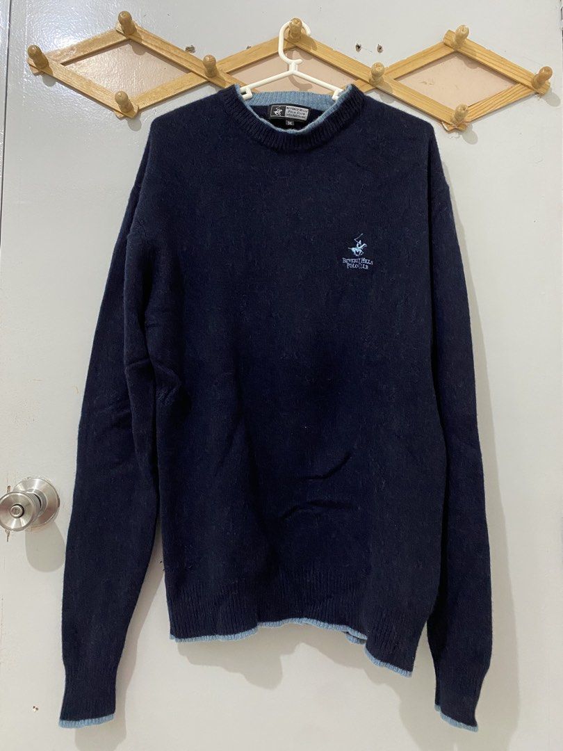 THRIFTED TOP (Category: Longsleeves) located in Caloocan City. Submitted by lovesteinn (Listing ID 1463589416, Image 1). Description: It stretched a little, which made it longer than its original length. Still in good condition and wearable!.