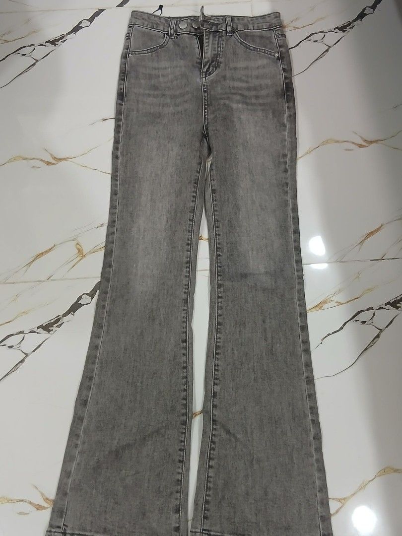 TINAMINI Grey Flared Jeans (Category: Jeans) located in Manila. Submitted by frances023 (Listing ID 1463663838, Image 1). Description: Grey flared jeans from TINAMINI. Designed in Korea. made in china Classic five-pocket style. Button and zip closure. The denim has a slightly washed-out look. Great for a casual or dressed-up look. Comfortable fit..