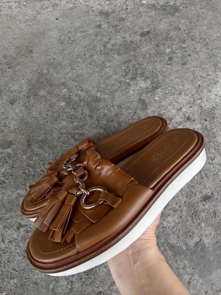 Tods brown leather flat sandals slides (Category: Slippers and slides) located in Koronadal. Submitted by joeannmahi28609 (Listing ID 1463684553, Image 3). Description: tods brown leather flat sandals slides made in Italy size eur 36 for women's only in excellent condition ukay source sino bet nito ganda ni tods wow perfect mine nyo na original tods.
