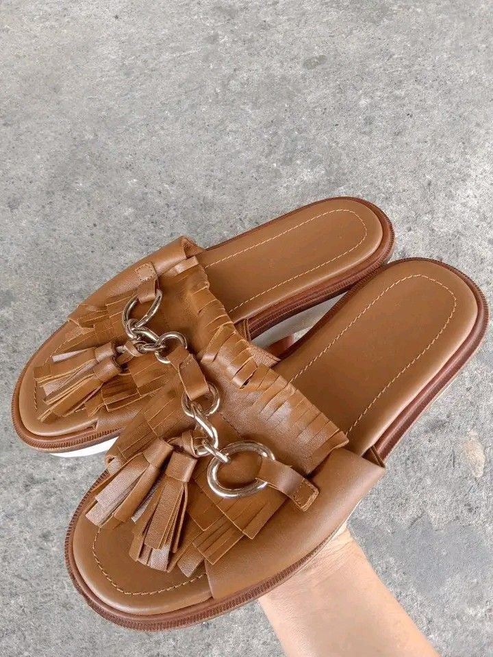 Tods brown leather flat sandals slides (Category: Slippers and slides) located in Koronadal. Submitted by joeannmahi28609 (Listing ID 1463684553, Image 2). Description: tods brown leather flat sandals slides made in Italy size eur 36 for women's only in excellent condition ukay source sino bet nito ganda ni tods wow perfect mine nyo na original tods.