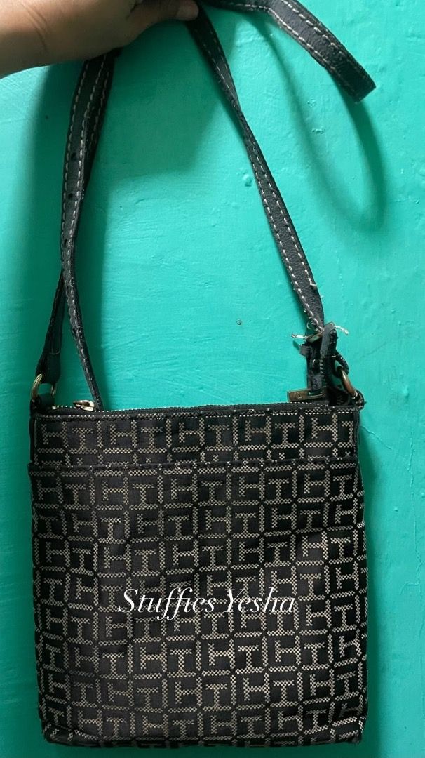 Tommy Hilfiger (Category: Cross-body Bags) located in Manila. Submitted by stuffiesyesha (Listing ID 1463669576, Image 3). Description: Tony Hilfiger .