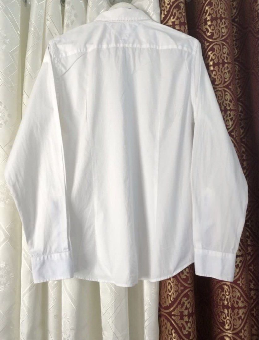 Tommy Hilfiger (Category: Formal Shirts) located in Tumauini. Submitted by joshtan08182876 (Listing ID 1463682797, Image 3). Description: Dimes 22x28 Color rate 10/10 Complete tags✅ No issue Excellent condition .
