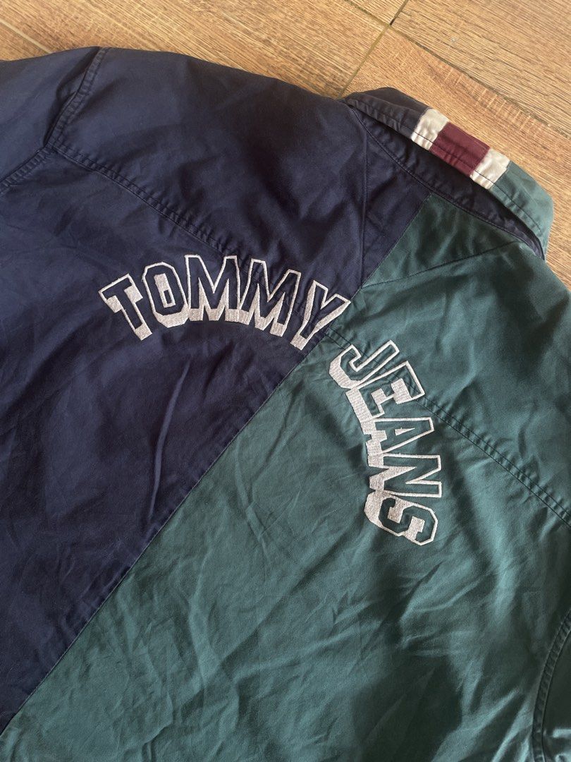 TOMMY HILFIGER 2 TONE JACKET (Category: Coats, Jackets and Outerwear) located in Iloilo. Submitted by cuzta.thrift (Listing ID 1463611291, Image 3). Description: DIMES: 24x31 CONDITION:10/10 COLOR:10/10 ISSUE:NONE.