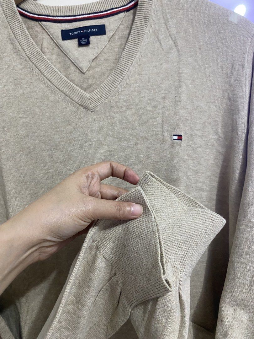 Tommy hilfiger knitted sweater (Category: Coats, Jackets and Outerwear) located in Santa Maria. Submitted by jordangail (Listing ID 1463629533, Image 3). Description: Tommy hilfiger sweater 23x30 Xl on tag Stretchable 9.9/10 Excellent Mine na Gcash Lbc Jnt God bless.