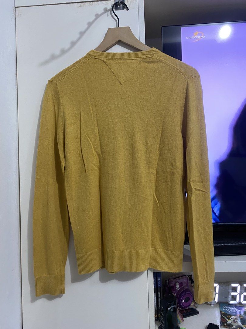 Tommy hilfiger knitted sweater (Category: Coats, Jackets and Outerwear) located in Santa Maria. Submitted by jordangail (Listing ID 1463630701, Image 2). Description: Tommy hilfiger knitted sweater Small on tag 20x26 Stretchable Mustard color 9.9/10 Excellent No issue Mine na Gcash Jnt God bless .