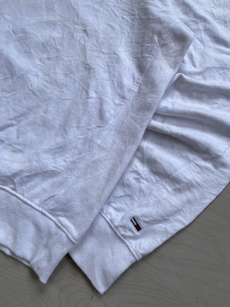 Tommy Jeans White Hoodie (Category: Hoodies) located in Molave. Submitted by thriftedstore.horse (Listing ID 1463651966, Image 3). Description: Condition- excellent Issue- none Color rate- 9.8/10 W- 21 L- 28.
