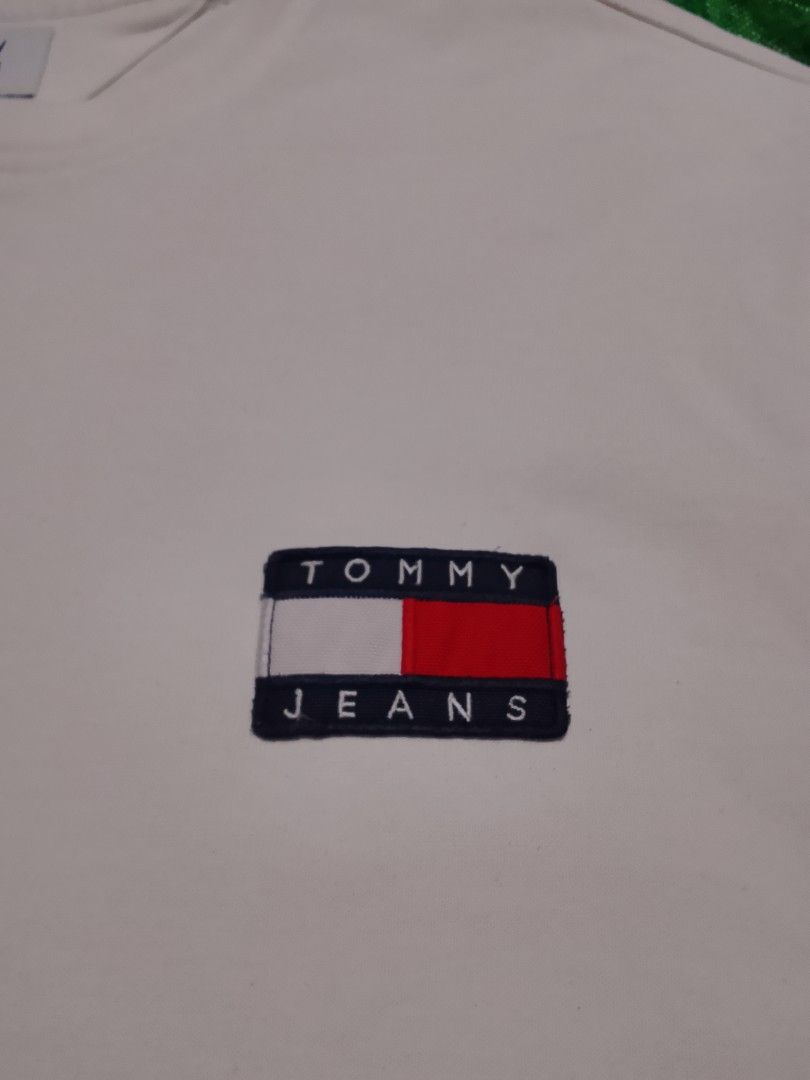 Tommy jeans white tee (Category: Formal Shirts) located in Tagbina. Submitted by jera-thrift.16 (Listing ID 1463681164, Image 3). Description: good condition color rate 9/10 dimes 21.5x29 no issues need wash.