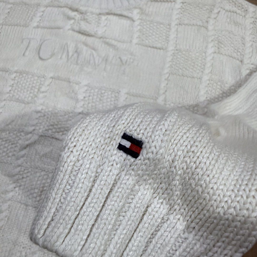 Tommy Knit Cropped Longsleeves (Category: Longsleeves) located in Imus. Submitted by casterhitz (Listing ID 1463560926, Image 3). Description: XL 23x25 No issue Excellent condition .