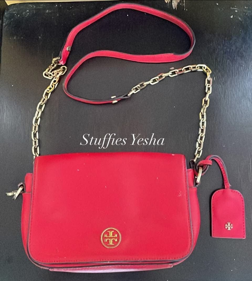 Tory Burch (Category: Cross-body Bags) located in Manila. Submitted by stuffiesyesha (Listing ID 1463625577, Image 1). Description: .