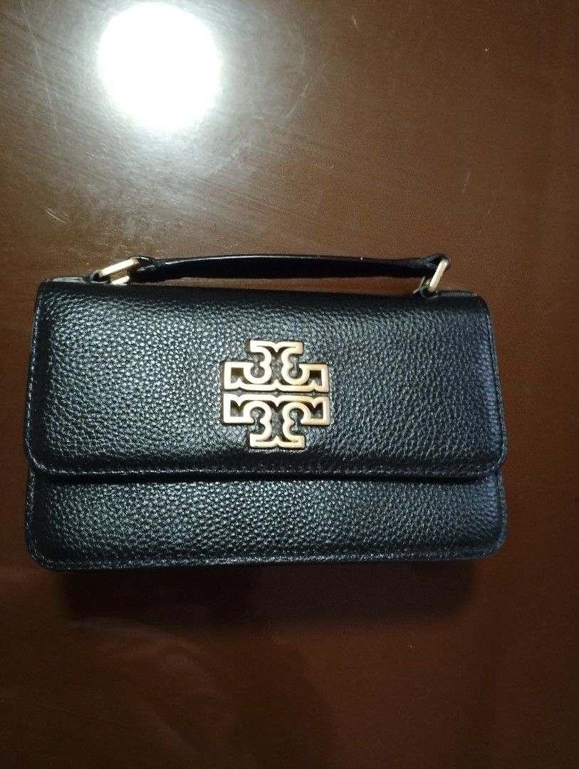 Tory Burch Black Leather Handbag with Gold Chain (Category: Luxury Bags & Wallets) located in Bacolor. Submitted by pinktintmine (Listing ID 1463639550, Image 1). Description: - Authentic Tory Burch black leather handbag - Signature gold logo on the front - Top handle and detachable gold chain strap with leather accents - Secure magnetic snap closure - Interior features Tory Burch New York branding - Small and compact size, perfect for essentials