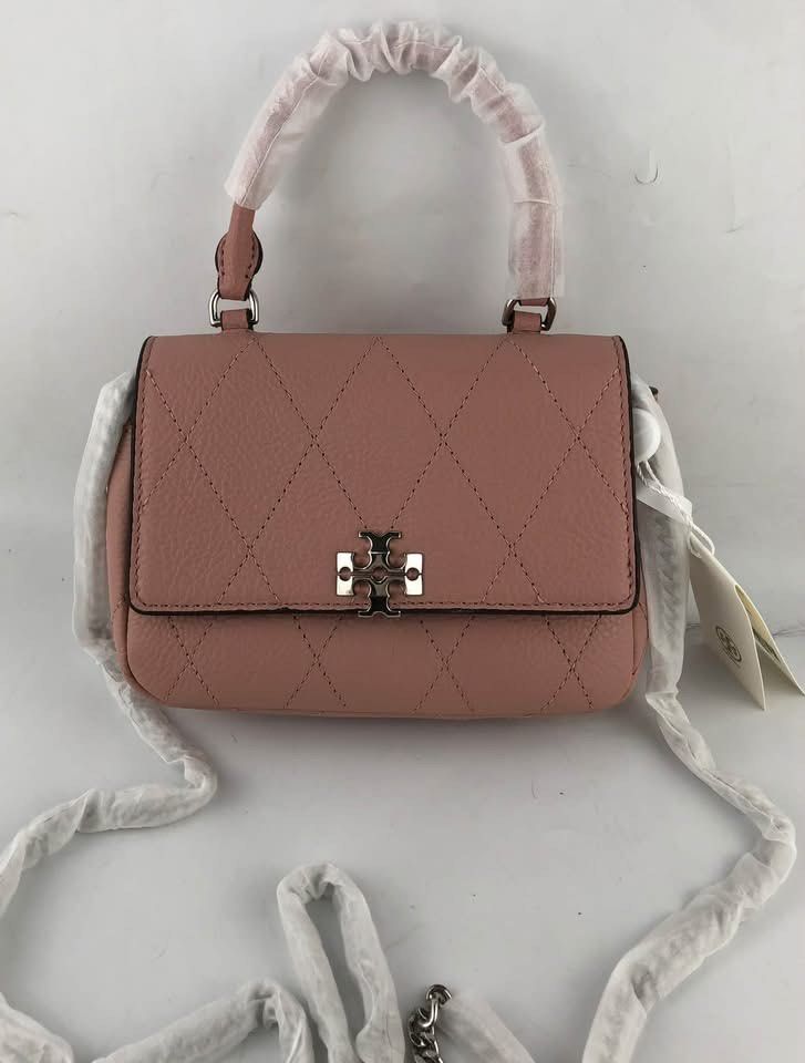 Tory Burch Charlie Top Handle (Category: Shoulder Bags) located in Binan City. Submitted by pinkykeenshop (Listing ID 1463691275, Image 1). Description: .
