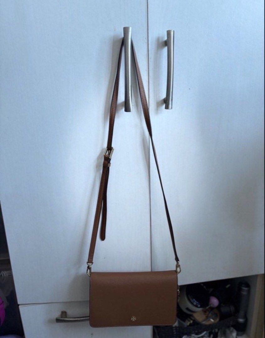 Tory Burch Emerson mini crossbody (Category: Cross-body Bags) located in Caloocan City. Submitted by tsukki0440 (Listing ID 1463613962, Image 2). Description: 🌸 Condition: - Pre-loved - Overall in great condition - Functional and presentable * RFS: Decluttering + need funds! * Perfect for everyday use, work, or casual outings. * You can message me for more photos, videos, or inquiries. * SF will be shouldered by the buyer! .