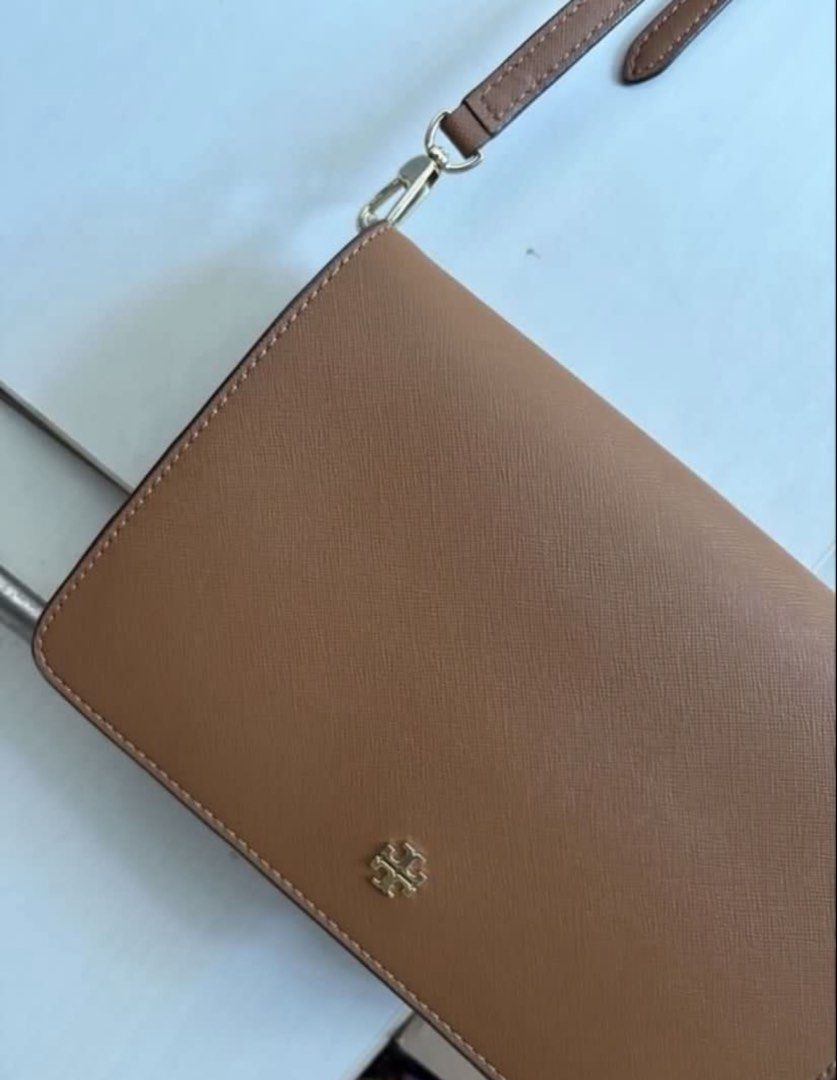 Tory Burch Emerson mini crossbody (Category: Cross-body Bags) located in Caloocan City. Submitted by tsukki0440 (Listing ID 1463613962, Image 1). Description: 🌸 Condition: - Pre-loved - Overall in great condition - Functional and presentable * RFS: Decluttering + need funds! * Perfect for everyday use, work, or casual outings. * You can message me for more photos, videos, or inquiries. * SF will be shouldered by the buyer! .
