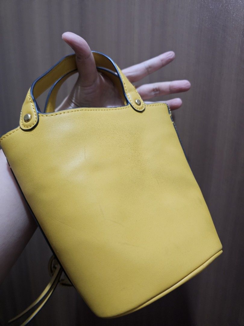 Tory Burch Miller Mini Bucket bag (Category: Shoulder Bags) located in Manila. Submitted by shopaholicmimi (Listing ID 1463669265, Image 2). Description: preloved good condition with tag.