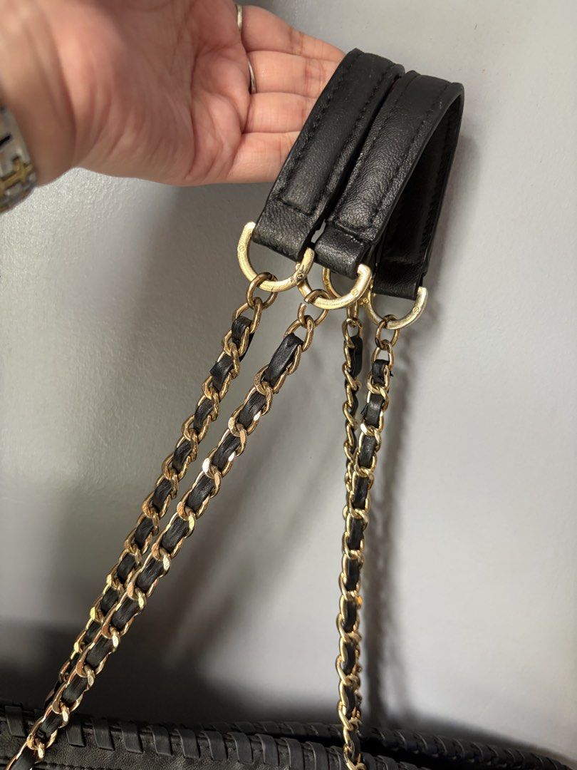 Tory Burch Tote (Category: Tote Bags) located in Tacloban City. Submitted by thebigbagtheory (Listing ID 1463680324, Image 3). Description: from 17k to 1800 only! 😱 preloved bag so please manage expectation japan sourced no return, no exchange can ship via JNT 📍Tacloban City.
