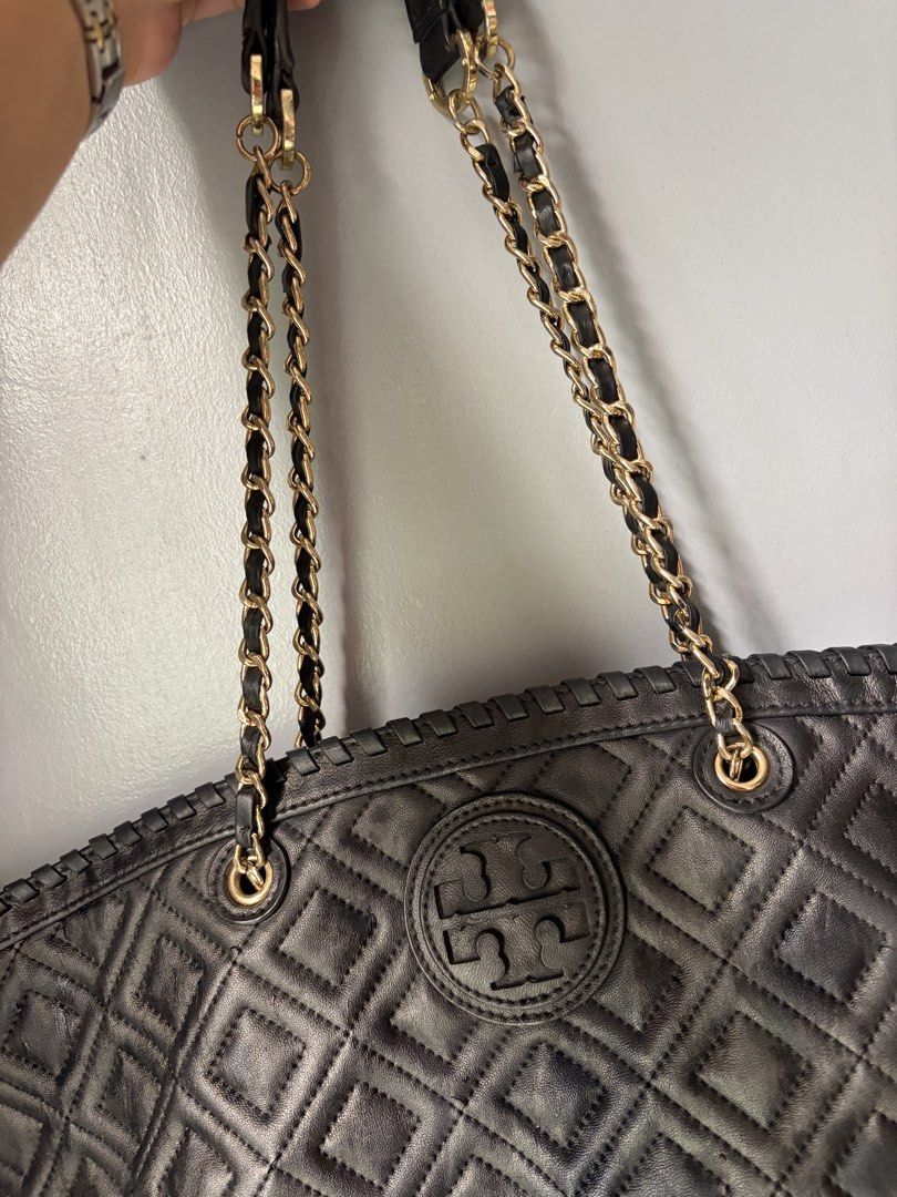 Tory Burch Tote (Category: Tote Bags) located in Tacloban City. Submitted by thebigbagtheory (Listing ID 1463680324, Image 1). Description: from 17k to 1800 only! 😱 preloved bag so please manage expectation japan sourced no return, no exchange can ship via JNT 📍Tacloban City.