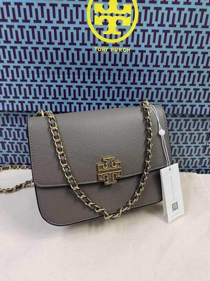 Toryburch britten (Category: Shoulder Bags) located in Manila. Submitted by mypshopp (Listing ID 1463683604, Image 3). Description: Complete inclusion 💯🇻🇳premium Actual pic posted.