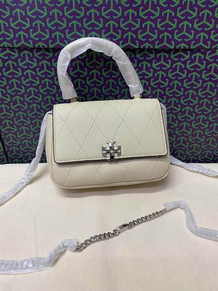 Toryburch mini Charlie Top handle (Category: Cross-body Bags) located in Manila. Submitted by mypshopp (Listing ID 1463683349, Image 2). Description: Complete inclusion 💯🇻🇳premium Actual pic posted.
